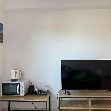 Welcome To 50m From The Beachfront لارنكا