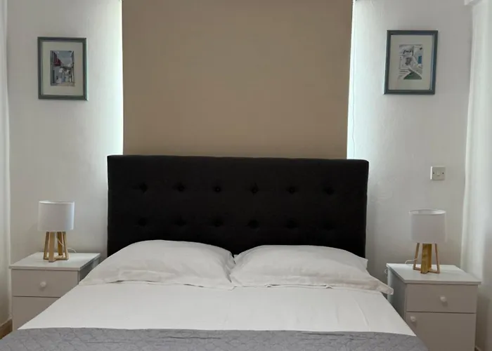 Welcome To 50m From The Beachfront דירה לרנקה