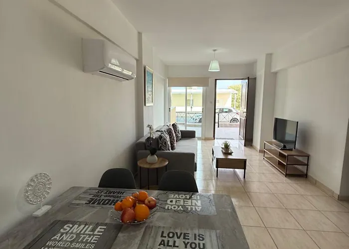 Welcome To 50m From The Beachfront דירה *