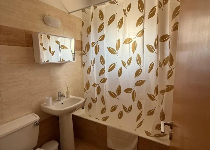 Welcome To 50m From The Beachfront לרנקה